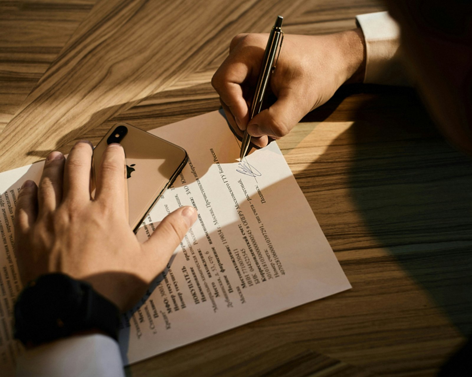 Contratos Empresariais para PMEs: Cláusulas Essenciais e Erros Mais Comuns
